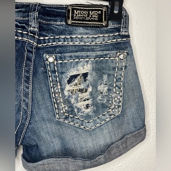 Miss Me Denim Shorts Size 27 Distressed Bling Rhinestone Cuffed Jean - Picture 7 of 8